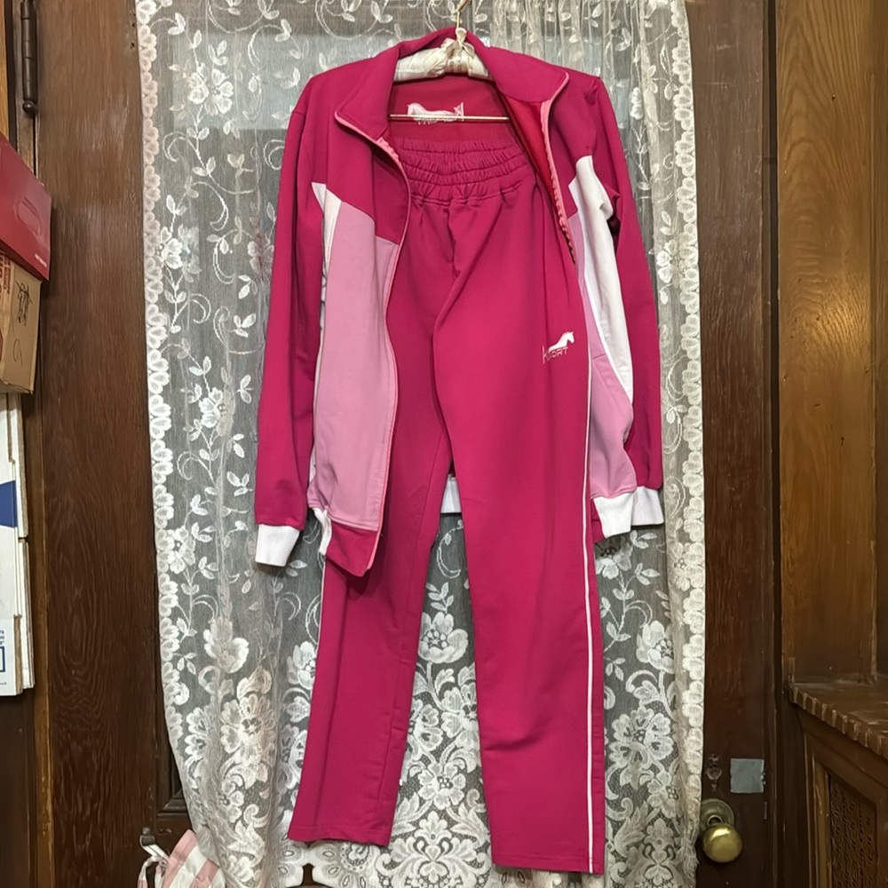 K sport size 5 pink and white outfit excellent condition